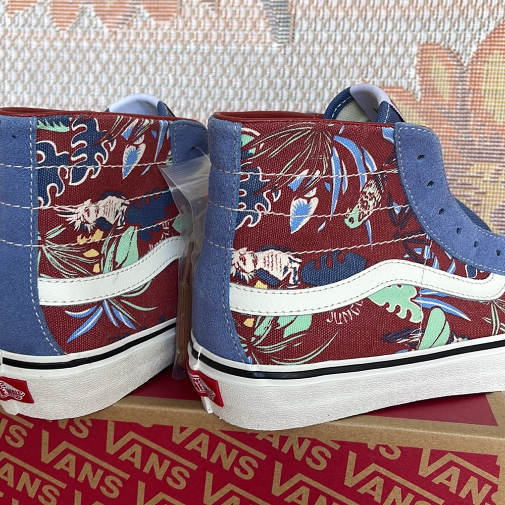 Vans Sk8-Hi 138 Dec
(Hawanjng|)Mnlghtblmshmlw
VNOA4BX2B6R
Men’s sneakers - Picture 15 of 16